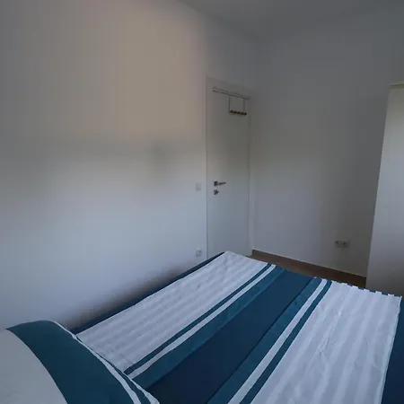 - Dani Apartman *