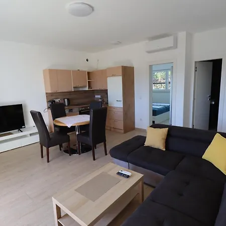 - Dani Apartman