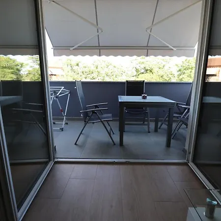 - Dani Apartman